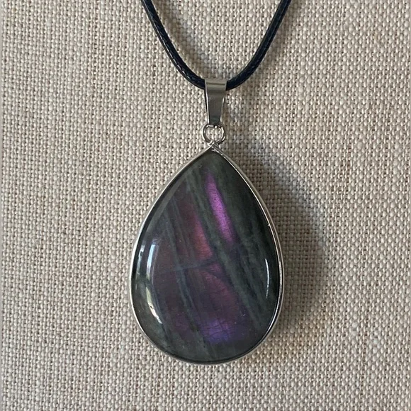 Purple Labradorite Teardrop Pendant - Picture 4 of 8